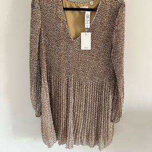 Aritzia Daydreamer VNeck Dress Size XL NWT